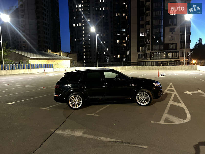 Внедорожник / Кроссовер Audi Q7 2016 в Киеве
