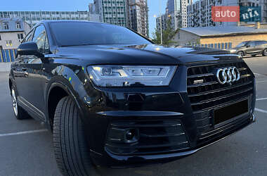 Внедорожник / Кроссовер Audi Q7 2016 в 