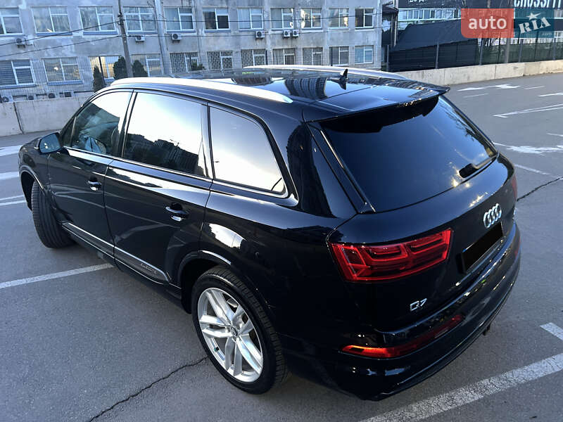 Внедорожник / Кроссовер Audi Q7 2016 в Киеве