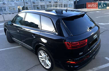 Внедорожник / Кроссовер Audi Q7 2016 в 