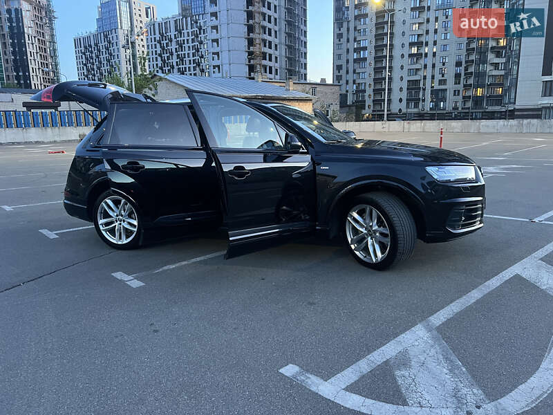 Внедорожник / Кроссовер Audi Q7 2016 в Киеве