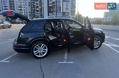 Внедорожник / Кроссовер Audi Q7 2016 в 