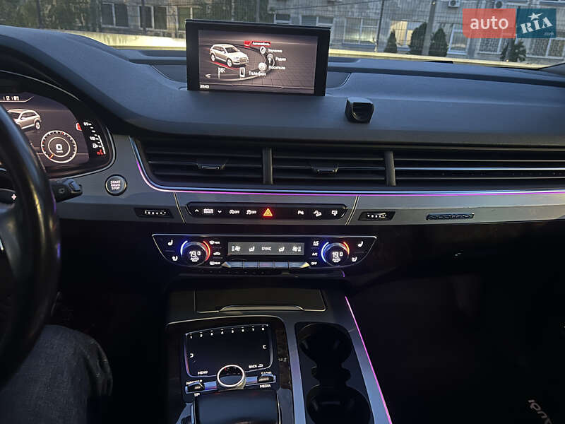 Внедорожник / Кроссовер Audi Q7 2016 в Киеве