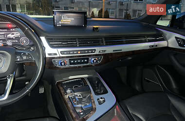 Внедорожник / Кроссовер Audi Q7 2016 в 