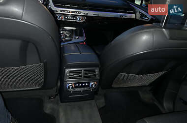 Внедорожник / Кроссовер Audi Q7 2016 в 