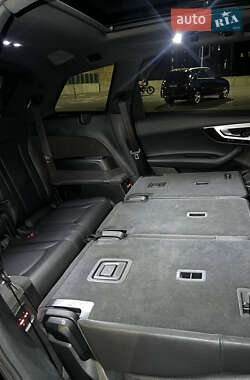 Внедорожник / Кроссовер Audi Q7 2016 в 