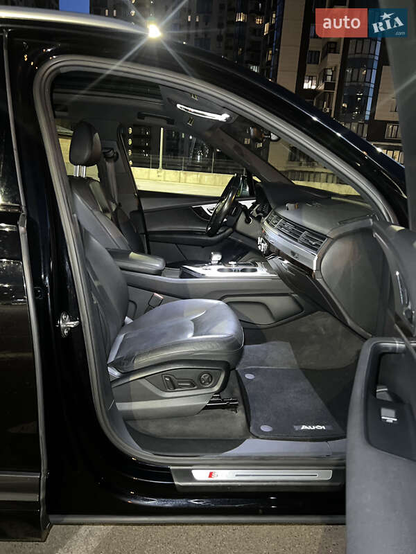 Внедорожник / Кроссовер Audi Q7 2016 в Киеве