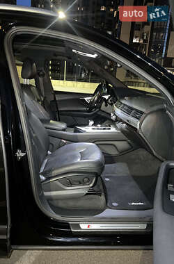 Внедорожник / Кроссовер Audi Q7 2016 в 