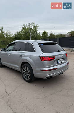 Внедорожник / Кроссовер Audi Q7 2016 в 