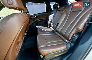 Позашляховик / Кросовер Audi Q7 2016 в 