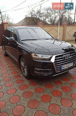 Внедорожник / Кроссовер Audi Q7 2017 в 