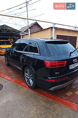 Внедорожник / Кроссовер Audi Q7 2017 в 