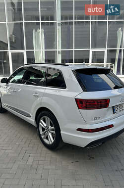 Внедорожник / Кроссовер Audi Q7 2017 в 