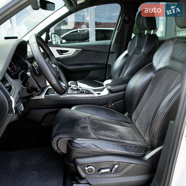 Внедорожник / Кроссовер Audi Q7 2017 в Черновцах