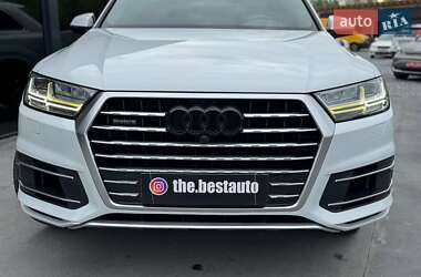Внедорожник / Кроссовер Audi Q7 2017 в 