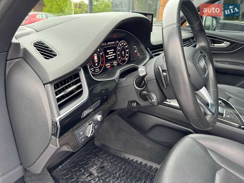 Позашляховик / Кросовер Audi Q7 2017 в Рівному