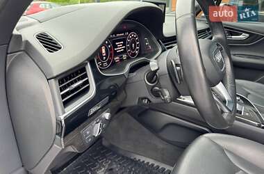 Внедорожник / Кроссовер Audi Q7 2017 в 