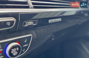 Внедорожник / Кроссовер Audi Q7 2017 в 