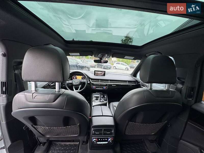 Позашляховик / Кросовер Audi Q7 2017 в Рівному