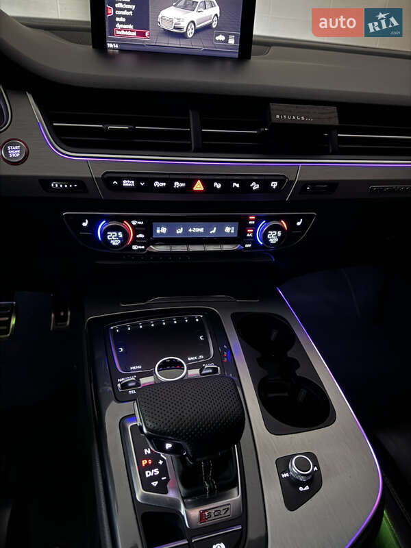 Внедорожник / Кроссовер Audi Q7 2018 в Мукачево