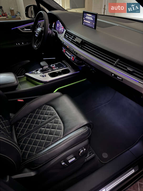 Внедорожник / Кроссовер Audi Q7 2018 в Мукачево