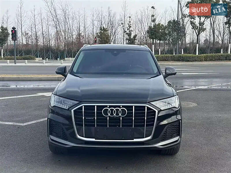 Позашляховик / Кросовер Audi Q7 2022 в 