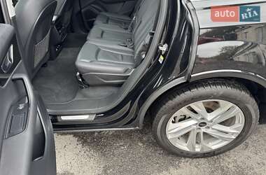 Позашляховик / Кросовер Audi Q7 2022 в 