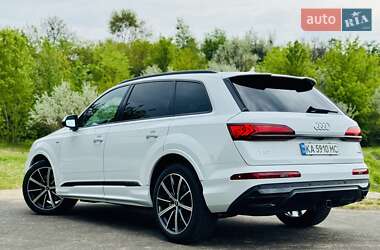 Внедорожник / Кроссовер Audi Q7 2022 в 