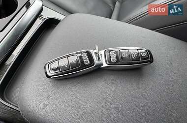Позашляховик / Кросовер Audi Q7 2022 в 