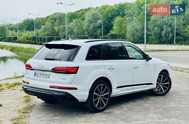 Внедорожник / Кроссовер Audi Q7 2022 в 