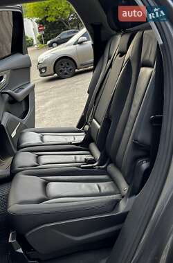 Позашляховик / Кросовер Audi Q7 2019 в 