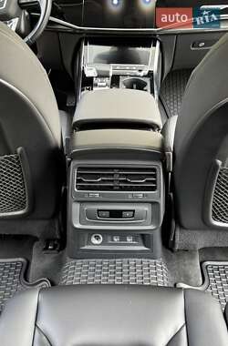 Позашляховик / Кросовер Audi Q7 2019 в 