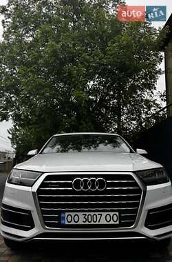 Внедорожник / Кроссовер Audi Q7 2018 в 