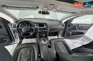 Позашляховик / Кросовер Audi Q7 2013 в 