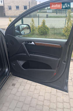 Позашляховик / Кросовер Audi Q7 2013 в 