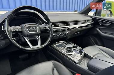 Внедорожник / Кроссовер Audi Q7 2016 в 