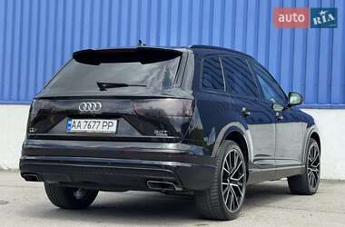 Внедорожник / Кроссовер Audi Q7 2016 в 