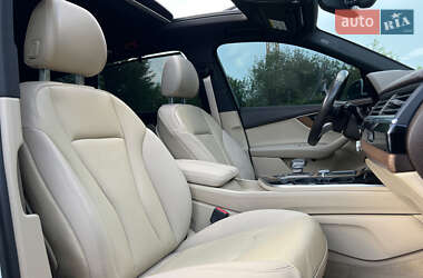 Внедорожник / Кроссовер Audi Q7 2016 в 