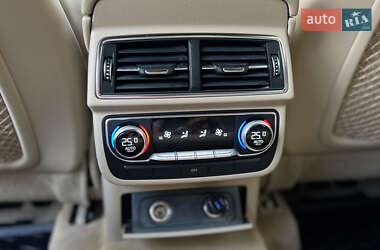 Внедорожник / Кроссовер Audi Q7 2016 в 