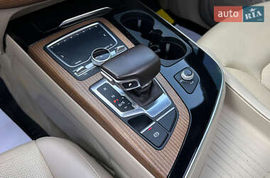 Внедорожник / Кроссовер Audi Q7 2016 в 