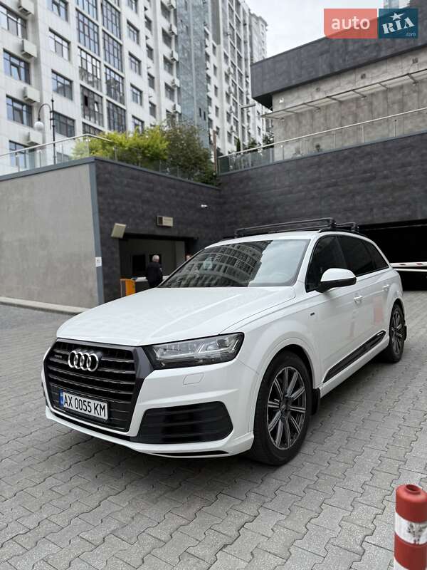 Позашляховик / Кросовер Audi Q7 2016 в 