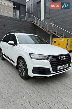 Позашляховик / Кросовер Audi Q7 2016 в 