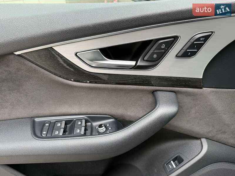 Внедорожник / Кроссовер Audi Q7 2016 в Киеве