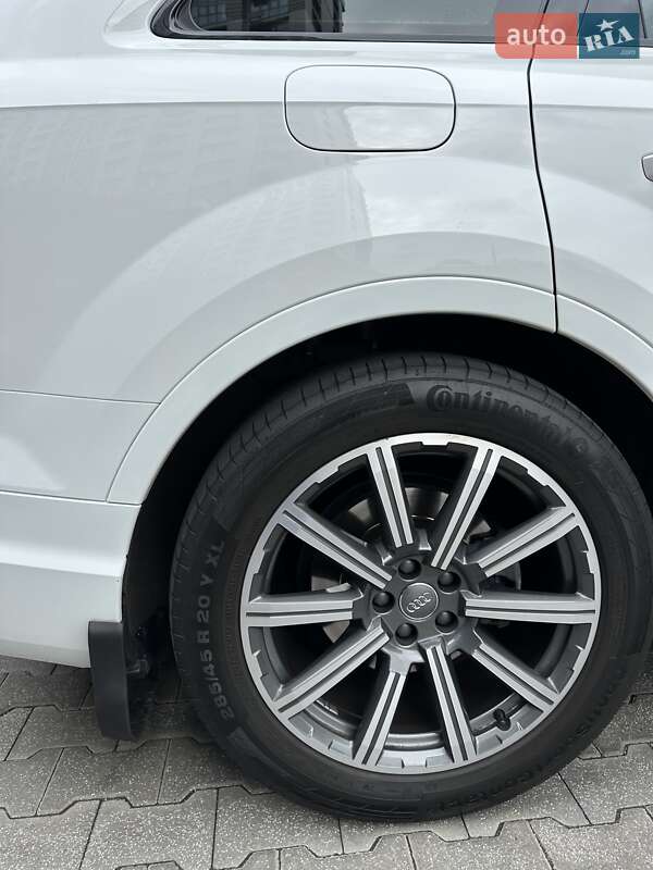 Внедорожник / Кроссовер Audi Q7 2016 в Киеве