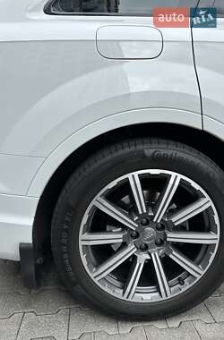 Позашляховик / Кросовер Audi Q7 2016 в 