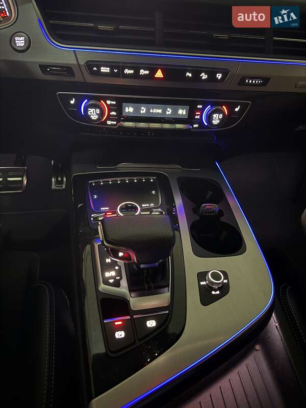 Внедорожник / Кроссовер Audi Q7 2016 в Киеве
