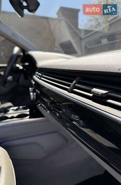 Внедорожник / Кроссовер Audi Q7 2018 в 