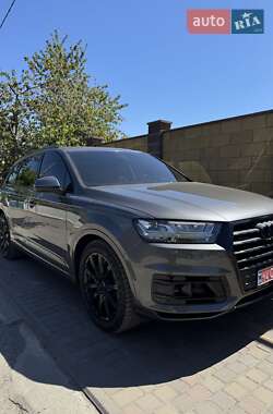 Внедорожник / Кроссовер Audi Q7 2018 в 