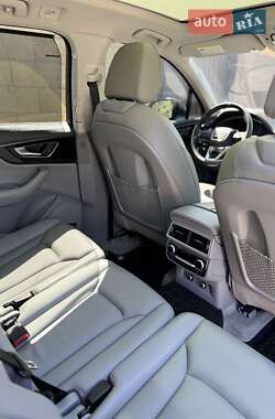 Внедорожник / Кроссовер Audi Q7 2018 в 