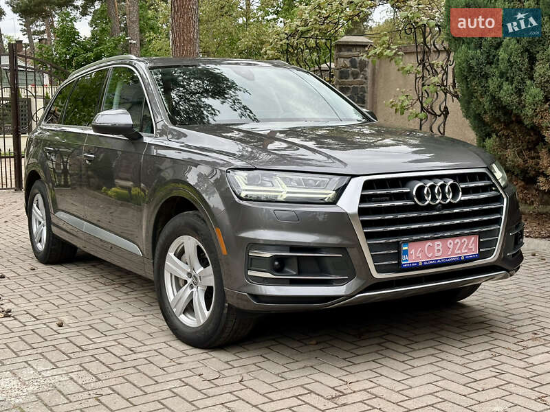 Внедорожник / Кроссовер Audi Q7 2018 в 